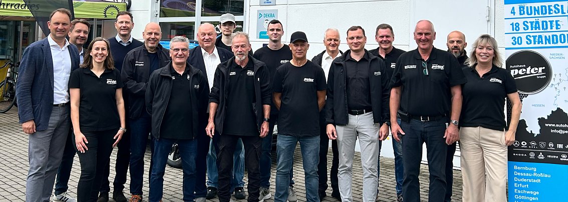 Teamfoto/Gruppenfoto mit ca. 17 Personen beim Subaru Outdoor Festival


