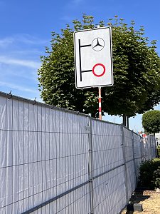 Auf Grund des Umbaus ändern sich auch die Zufahrtswege. Zur Pkw-Annahme gelangen Sie nun über die LKW-Einfahrt.
