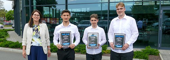 Drei ausgelernte Auszubildende verst&auml;rken k&uuml;nftig das Team in Nordhausen (Autohaus Peter)