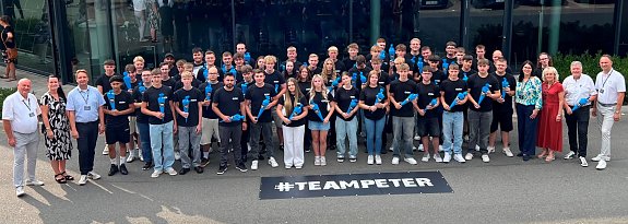  Traditioneller Ausbildungsauftakt: Autohaus Peter begr&uuml;&szlig;t 55 neue Auszubildende im #TeamPeter